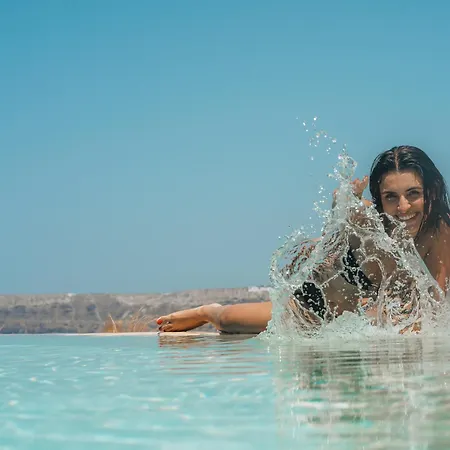 Divino Caldera فندق *