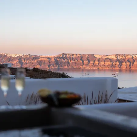 Divino Caldera Hotel *